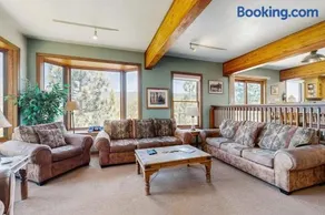 Lake- & mountain-view lodge with hot tub rooftop deck & pool table sleeps 10 - Image 3