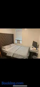 Beautiful bedroom next JHU - Image 2