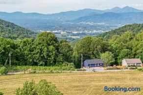 The Getaway Lodge in the Blue Ridge Mountains near Roanoke & Bedford - Image 1