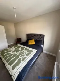 Cosy & Comfortable Room - Image 3