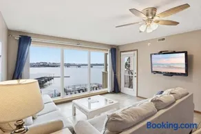 Parkside Escape - Seasonal Pool - Lake View - Pool View - Image 3