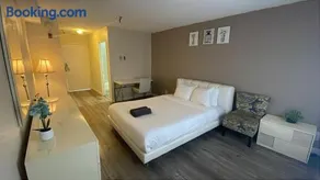 Beverly Hills Apart with En-Suite Bath c12 - Image 4