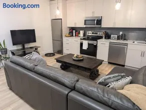 Beautiful 2 Bedroom suite - Image 4