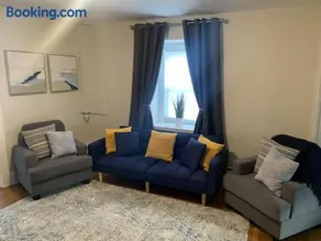 Cozy Cambridge Apt - Image 2