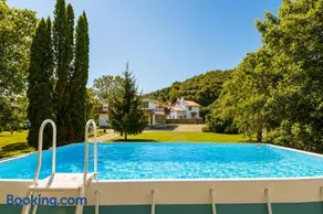 Preciosa y amplia casa con piscina - Image 1