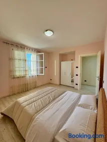 Luxury Villa Cenaia - Image 2
