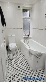 Cosy 2 bedroom flat - Image 2