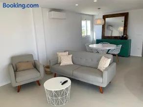 Beautiful apartment with pool near the beach - Image 2