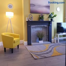 Hollis House - 5 Bedroom Contractor Accommodation in Derby - Image 2