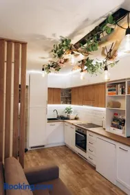 Moss Manor Compact Studio at Historic Pure Manor Complex - Image 1