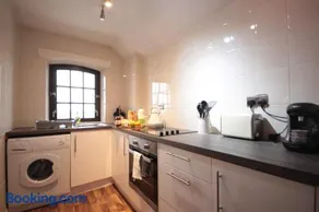 Marina Humber View Apartment - Image 2