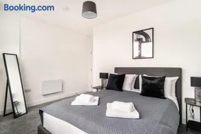Modern 1BR Near Wrexham Stadium & City Centre - Image 2