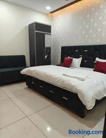 HOTEL CRYSTAL - Comfortable & Smart Rooms By SKY Hotels & Homestays - Image 4