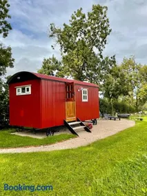 Sheelin Shepherds Hut 2 with Hot Tub - Image 3