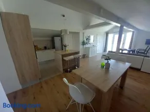 One bedroom loft apartment with nice view - Image 5