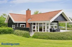 Lovely Summer House With Sea View - Image 1