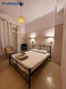 Classic rooms in the center - Image 4
