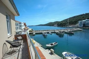 Exceptional Apartment Juniper, FIRST ROW TO THE SEA - Image 1