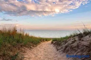 Blue Birdhouse - Indiana Dunes - Pet Friendly - Image 1