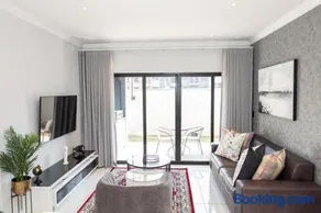 Waterkloof on Main Sassy Modern Apartment - Image 3