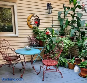 The Perfect Wine Trails Location - The Garden Suite - Image 1