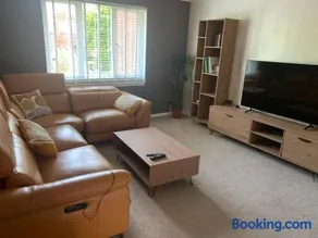 Cosy one bed flat free parking - Image 1