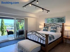 Cozy Ocean View Retreat - Image 2