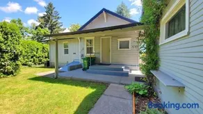 Cozy Cottages across from the Food Trucks of Aloha mall - Image 2