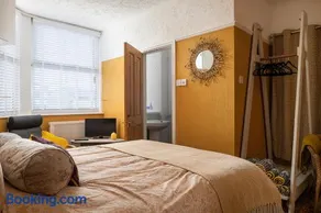 Dryw at Deanfield House Adult only Sea View Apartment in Moelfre by Lazy Days Anglesey - Image 5