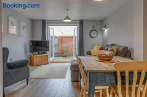 Beautiful Carrstone Cottage in peaceful village, Crabpot Cottages, Hunstanton - Image 2