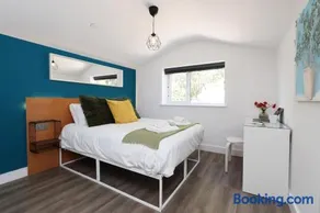 The Penarth Retreat - Modern 2-Bed Apartment! - Image 4