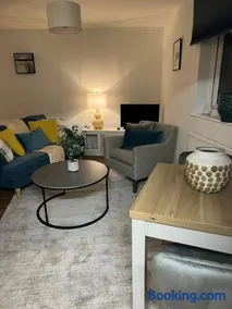 New homely studio free parking near Kingston - Image 3