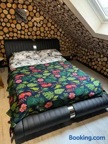 Apartament NEON Z JACUZZI -Klima -RYNEK CENTRUM &Parking - Image 1