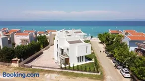 Villa Dahlia by the sea - Image 2