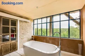 La Petite Maison Farmhouse terrace and pool - Image 2