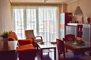 Apartamento con vistas y piscina - Image 2