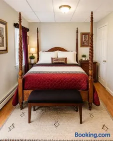Fall River Stay Stylish 2BR Urban Haven Suite - Image 5