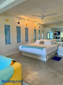 Beach front beautiful one bedroom Condo - Image 2