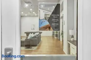 Luxury lofts, Downtown, Playhouse Sq, Near Stadium and Arena, Fire Pit, Rooftop deck, BBQ, Onsite Garage Parking, Close to EVERYTHING! - Image 3