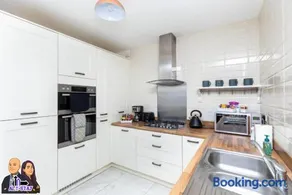 City fields 4 bedroom house in Yorkshire - Image 3