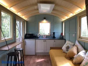 The Woodpecker shepherd hut - Image 3