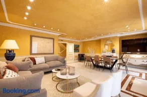 CASA CON PISCINA EN EL CENTRO - Image 3