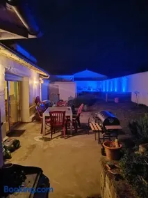 Villa atypique climatisée avec piscine chauffée - Image 1