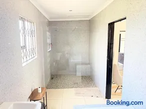 Latifahs Home - Image 5