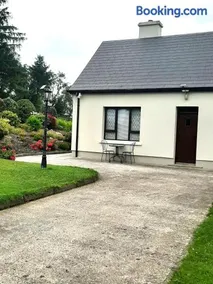 Farnaught Farmhouse Apartment, Lough Rynn, Mohill - Image 2
