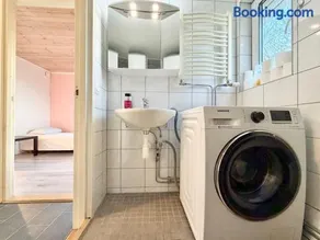 Comfortable Villa For 4 Workers & Travelers With Free Parking Near Volvo - Image 3