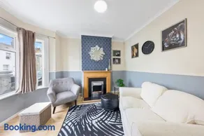 Garden House With Parking By Kindred Accommodation Business Stays Swanscombe - Image 3