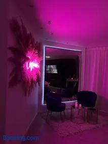 Cosy Love Room - Image 1