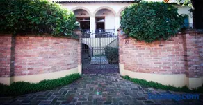 Vila Bueno Residence - Image 1