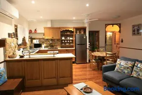 Lakefront holiday villa - Image 2